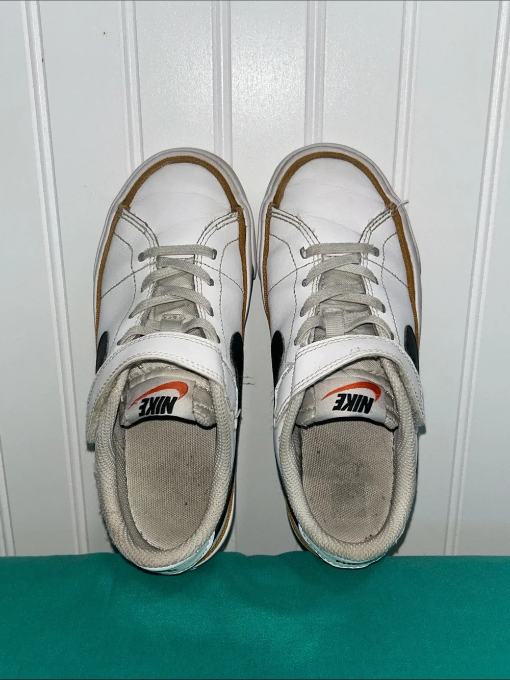 Nike Court Legacy -Tennis style shoe- SZ: 1Y